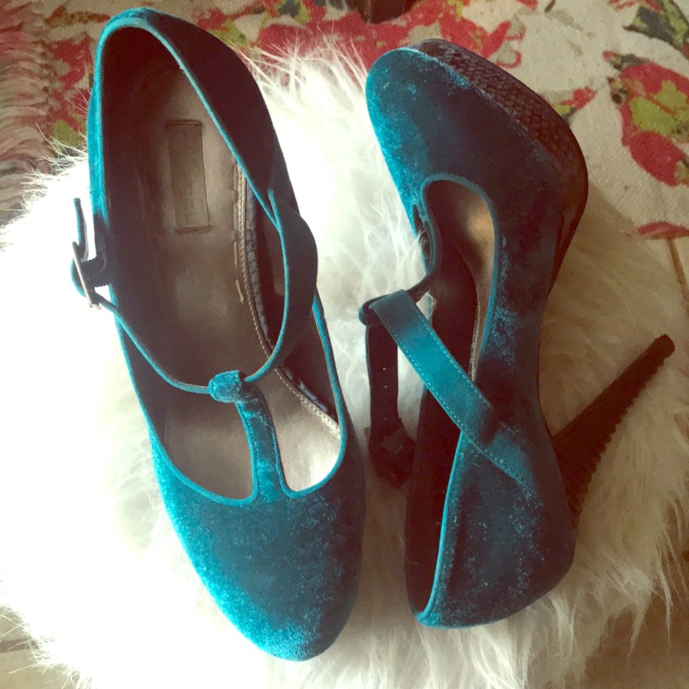 Unique Rachel Zoe Mary Jane pumps!